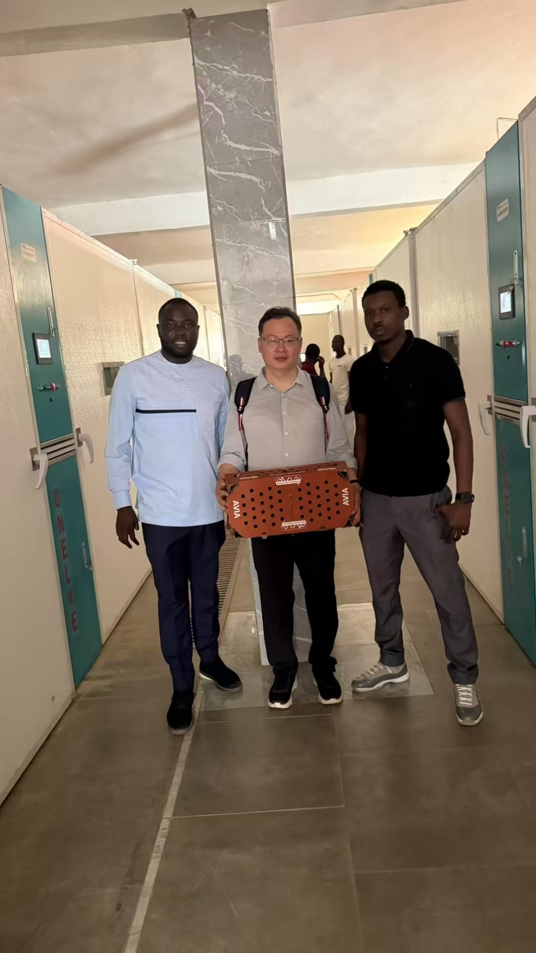 Şirketin en son blog yazıları Kenyalı Çiftçiler Elektrik Kesintileri ve Sıcaklık Dalgalanmalarıyla Mücadele Ediyor: Tek Aşama Kuluçka Makineleri Kuluçka Oranlarını Nasıl Kararlı Tutuyor?