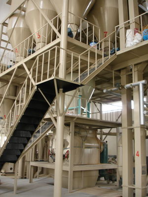 satın al 12. Kanatlı Yemi Üretim Hattı Tavuk Yemi Freze Makinesi online manufacture